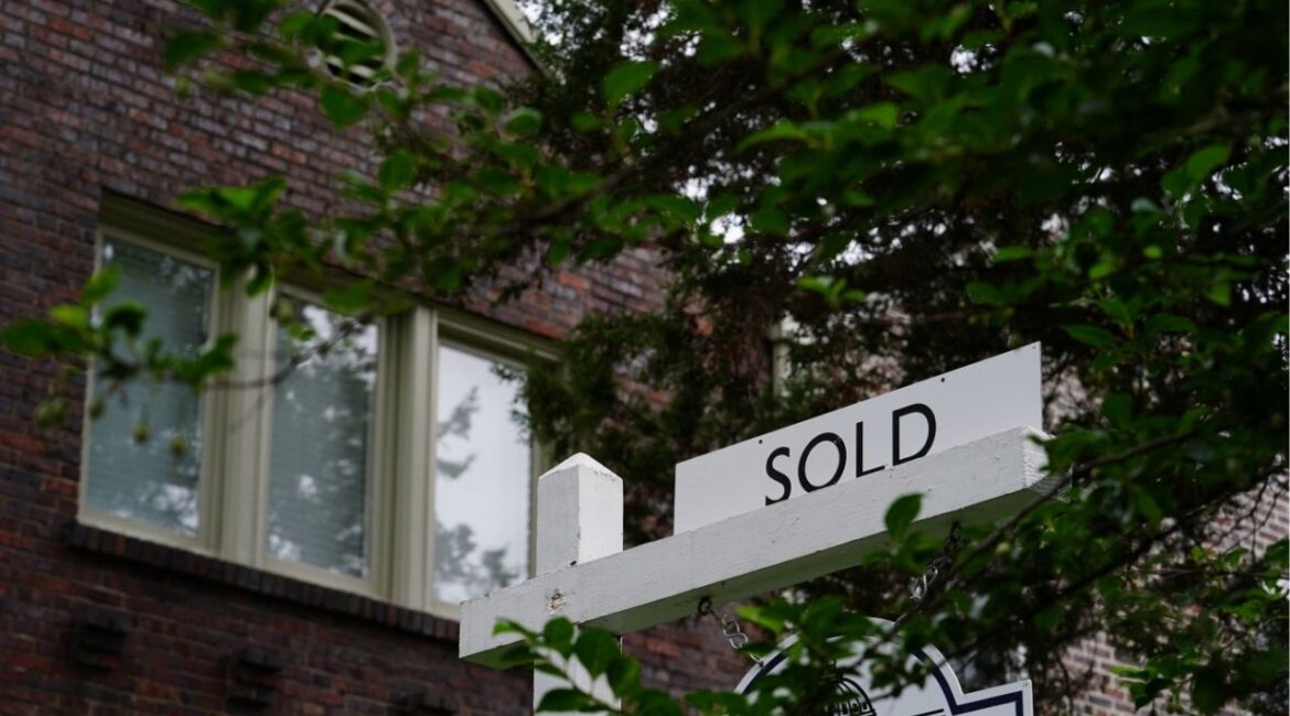 A "sold" sign is seen outside a home in Washington, U.S., July 7, 2022. (Reuters/Sarah Silbiger)