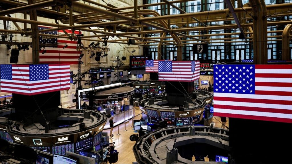 American flags are displayed on screens on the floor at the New York Stock Exchange (NYSE) in New York City, U.S., September 22, 2025. (Reuters File)