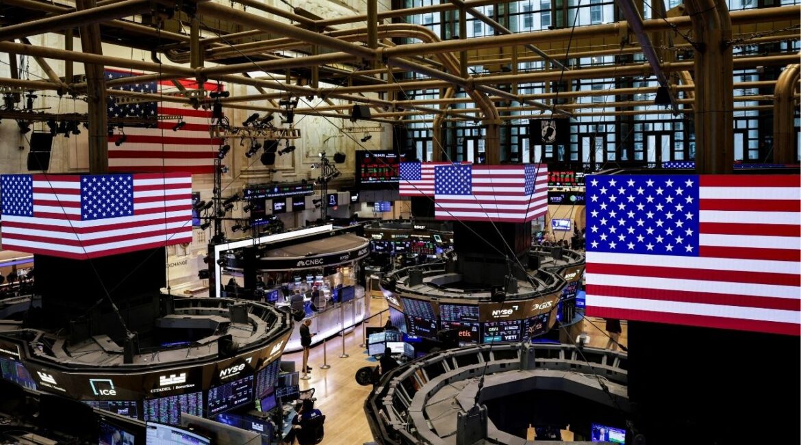 American flags are displayed on screens on the floor at the New York Stock Exchange (NYSE) in New York City, U.S., September 22, 2025. (Reuters File)