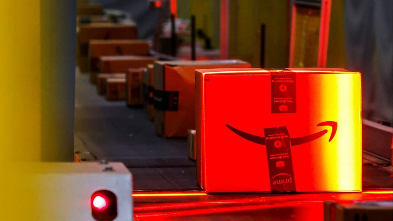Boxes lie on a conveyor belt during Cyber Monday at Amazon's fulfillment center in Robbinsville, New Jersey, U.S., December 2, 2024. (Reuters/Eduardo Munoz)