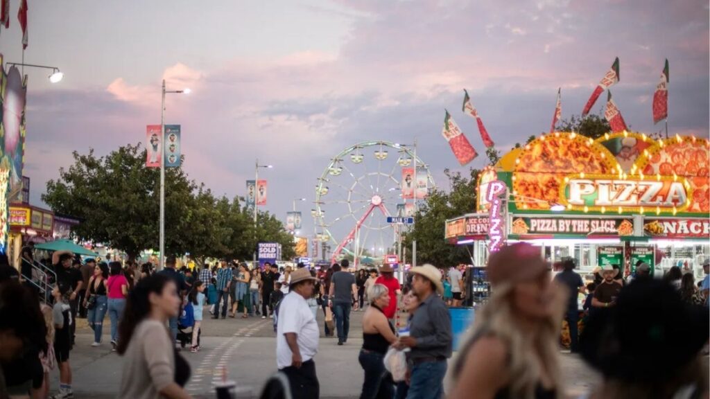 Fairgoers walks around the Kern County Fair in Bakersfield on Sept. 26, 2025. Photo by Larry Valenzuela, CalMatters/CatchLight Local