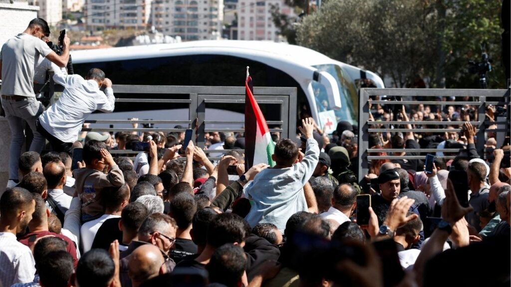 People gather to greet freed Palestinian prisoners as they arrive after being released from an Israeli jail as part of a hostages-prisoners swap and a ceasefire deal in Gaza between Hamas and Israel, in Ramallah, in the Israeli-occupied West Bank, October 13, 2025. REUTERS/Mohammed Torokman