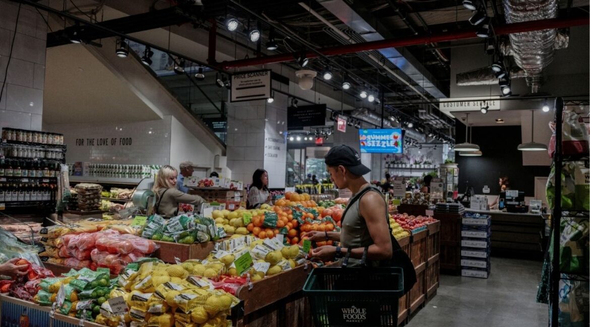 People shop for groceries at a store in New York City, U.S., July 15, 2025. (Reuters/Jeenah Moon)