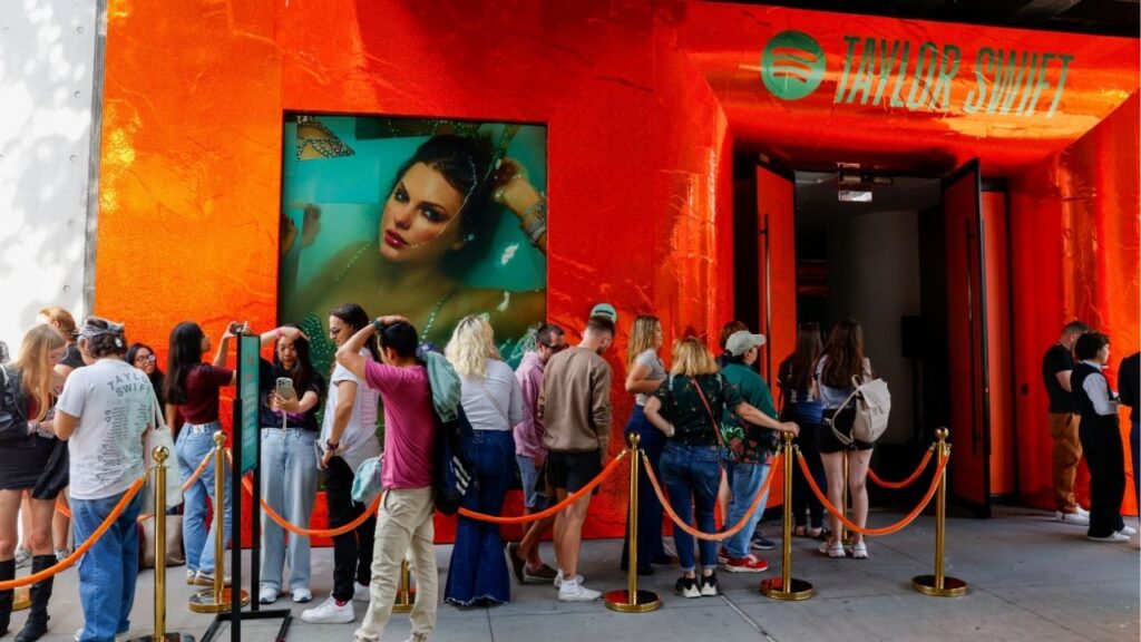 People wait to enter a Spotify pop-up event for Taylor Swift’s album "The Life of a Showgirl" in New York City, U.S., September 30, 2025. (Reuters/Kylie Cooper)