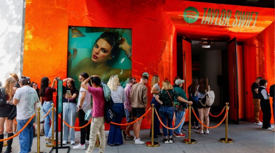 People wait to enter a Spotify pop-up event for Taylor Swift’s album "The Life of a Showgirl" in New York City, U.S., September 30, 2025. (Reuters/Kylie Cooper)