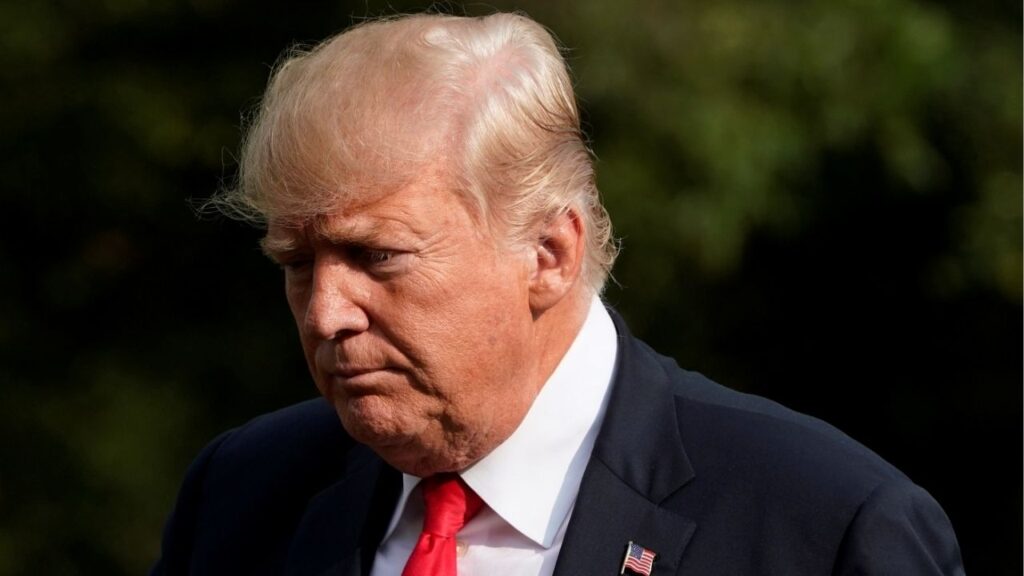 President Donald Trump walks on the South Lawn of the White House upon his return from Bedminster, New Jersey, to Washington, U.S., August 19, 2018. (Reuters/Yuri Gripas)