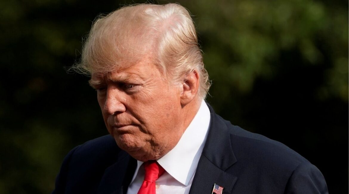 President Donald Trump walks on the South Lawn of the White House upon his return from Bedminster, New Jersey, to Washington, U.S., August 19, 2018. (Reuters/Yuri Gripas)