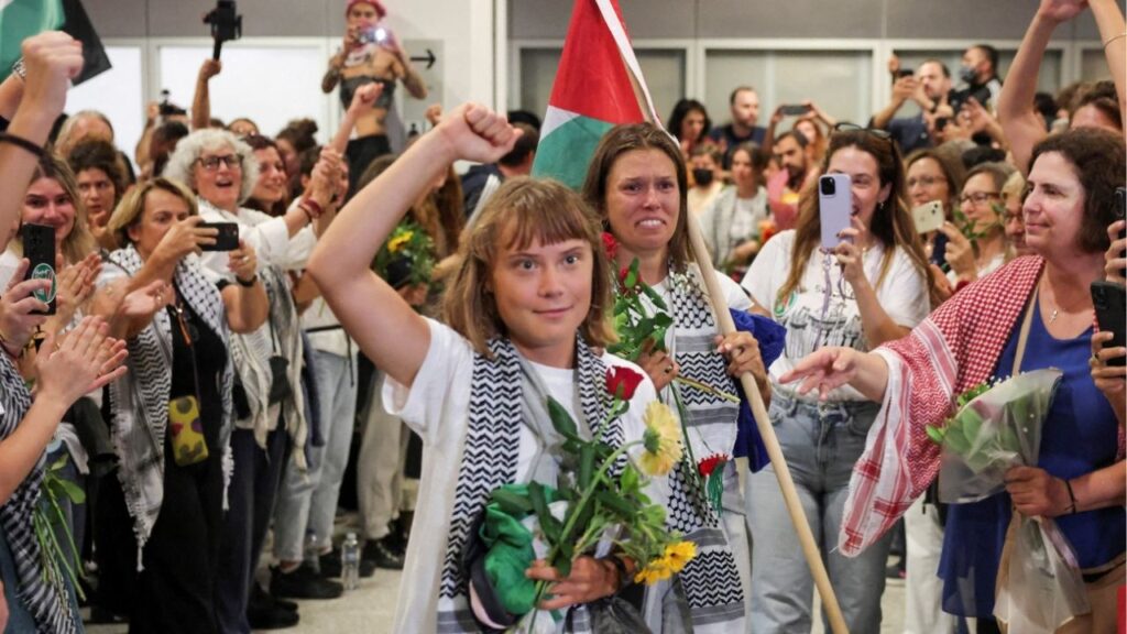 Swedish activist Greta Thunberg, who was part of the Global Sumud Flotilla seeking to deliver aid to Gaza and was detained by Israel, gestures as she is greeted by supporters upon her arrival to the Athens Eleftherios Venizelos International Airport, in Athens, Greece, October 6, 2025. Reuters/Louisa Gouliamaki)