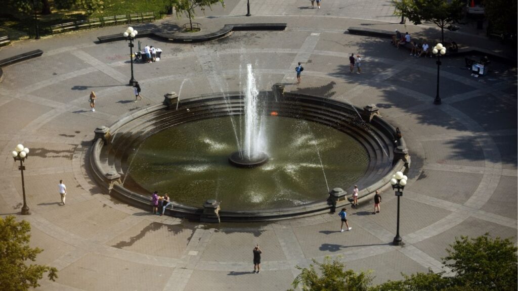The Tisch Fountain in Manhattan’s Washington Square Park on July 27, 2023. Federal prosecutors in Manhattan unsealed charges on Thursday, Oct. 30, 2025, against 19 people who they said ran a year-round open-air drug market in Washington Square Park, distributing millions of doses of fentanyl, heroin and crack cocaine. (Benjamin Norman/The New York Times)