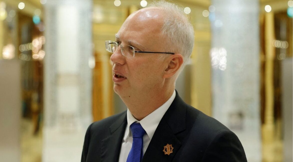 The head of Russia's sovereign wealth fund Kirill Dmitriev speaks to members of the delegation and journalists after the U.S.-Russia talks in Riyadh, Saudi Arabia, February 18, 2025. (Reuters/Maxim Shemetov)