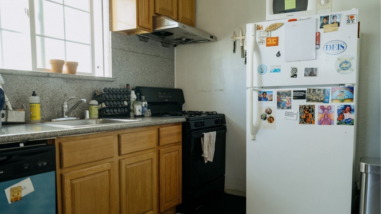 The kitchen of a rented home in Oakland, Calif., Sept. 3, 2025. Gov. Gavin Newsom of California signed a new state law on Monday, Oct. 8, that will require apartments to come with a refrigerator and stove. (Aaron Wojack/The New York Times)