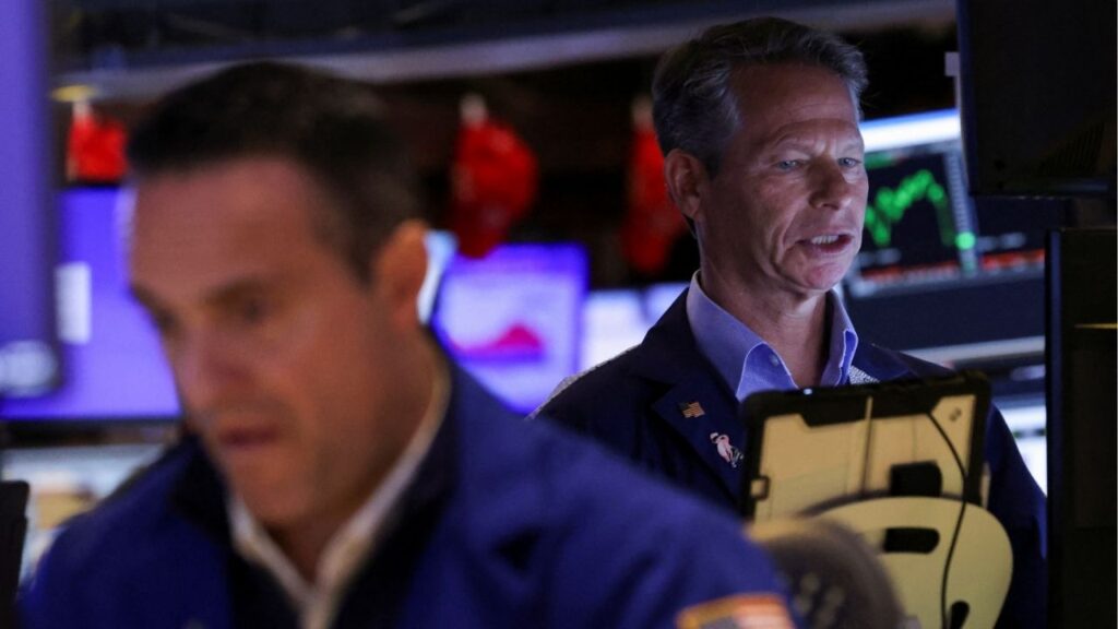 Traders work on the floor at the New York Stock Exchange (NYSE) in New York City, U.S., April 21, 2025. (Reuters/Brendan McDermid)