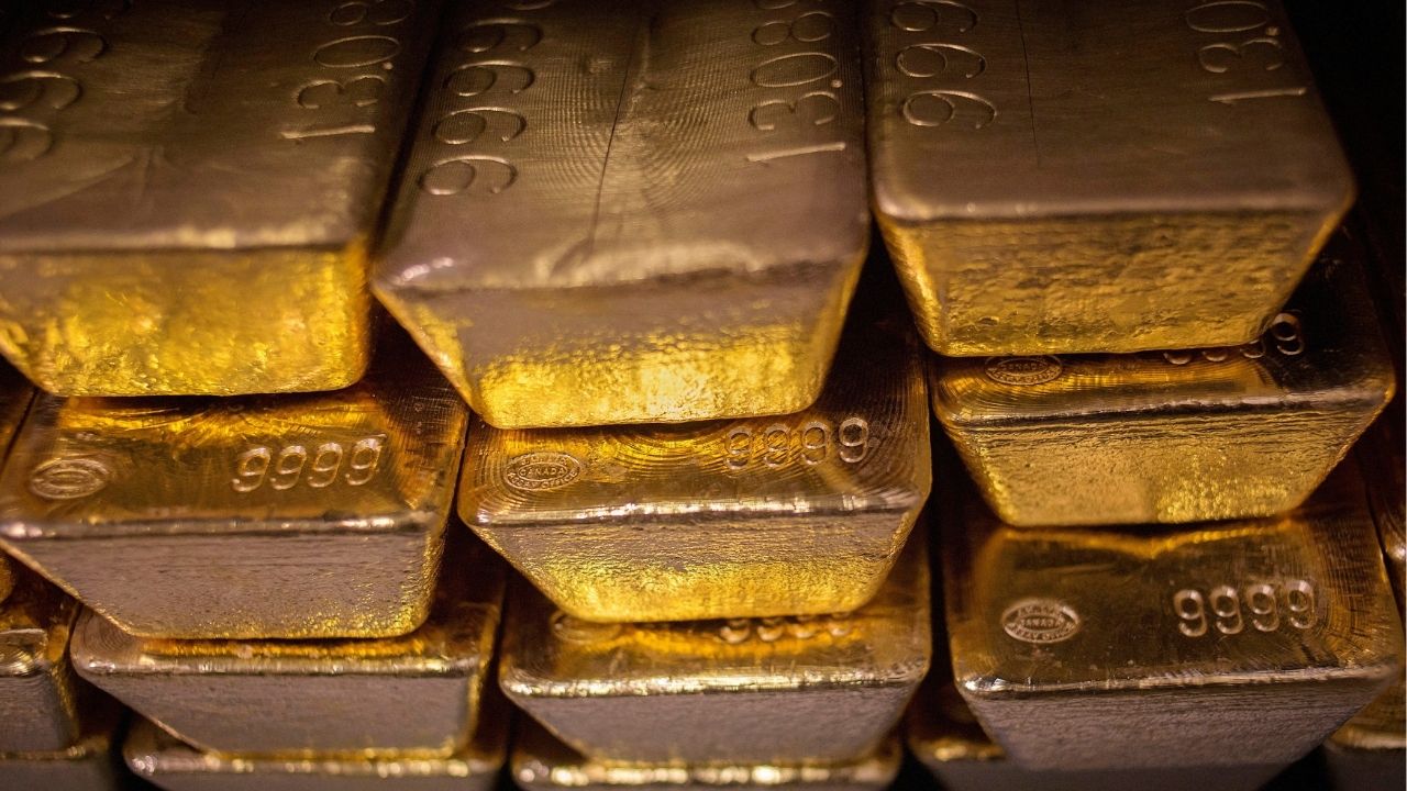 Twenty four karat gold bars are seen at the United States West Point Mint facility in West Point, New York June 5, 2013. (Reuters File)