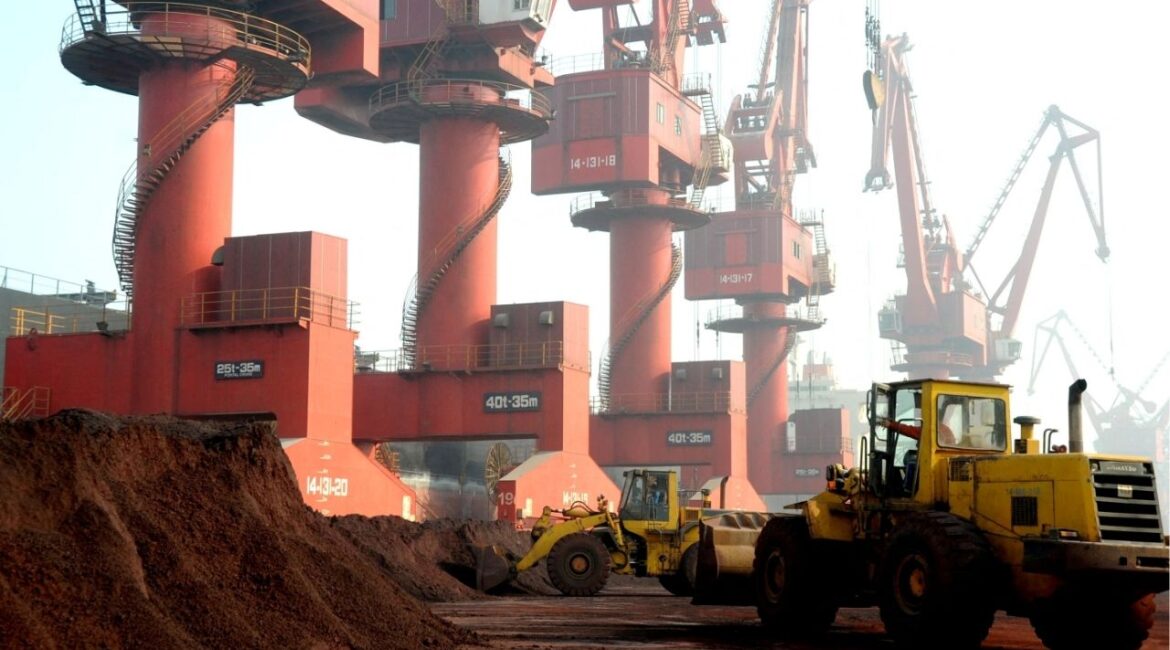 Workers transport soil containing rare earth elements for export at a port in Lianyungang, Jiangsu province, China, October 31, 2010. (Reuters File)