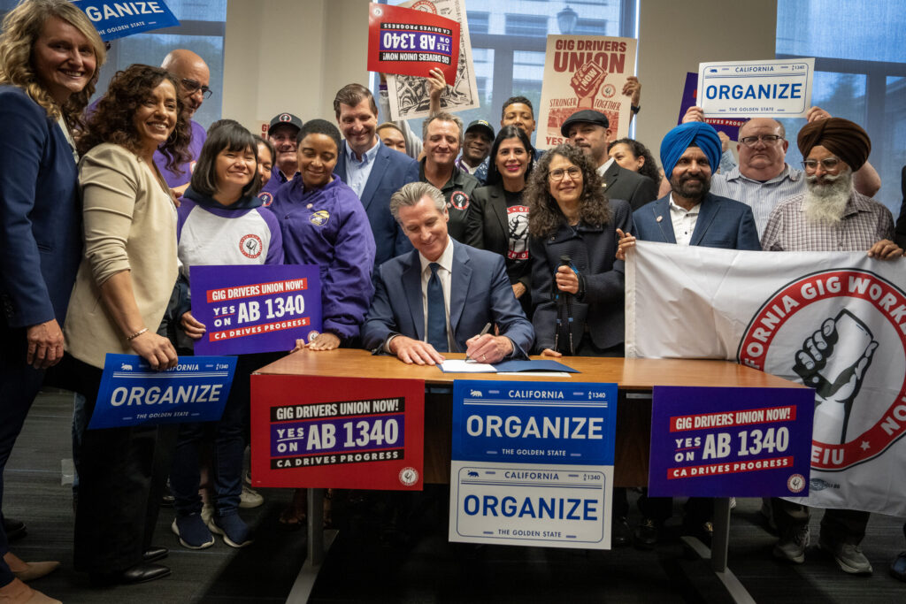 Newsom Signs Bill Allowing Uber, Lyft Drivers to Unionize