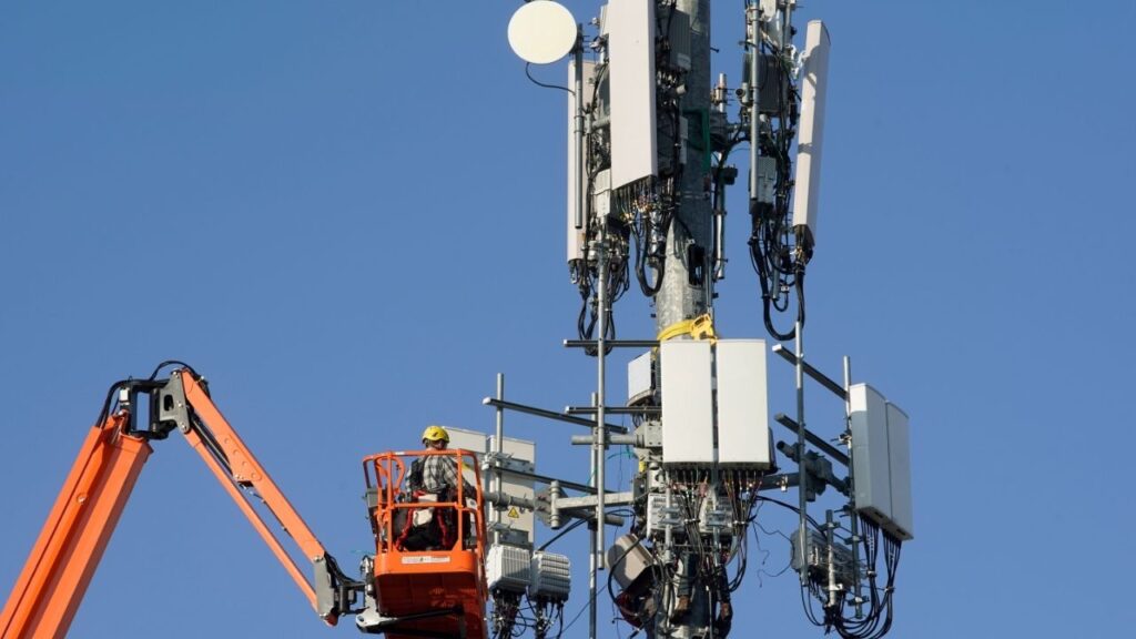 A crew from Verizon installs 5G telecommunications equipment on a tower in Orem, Utah, U.S. December 3, 2019. (Reuters File)