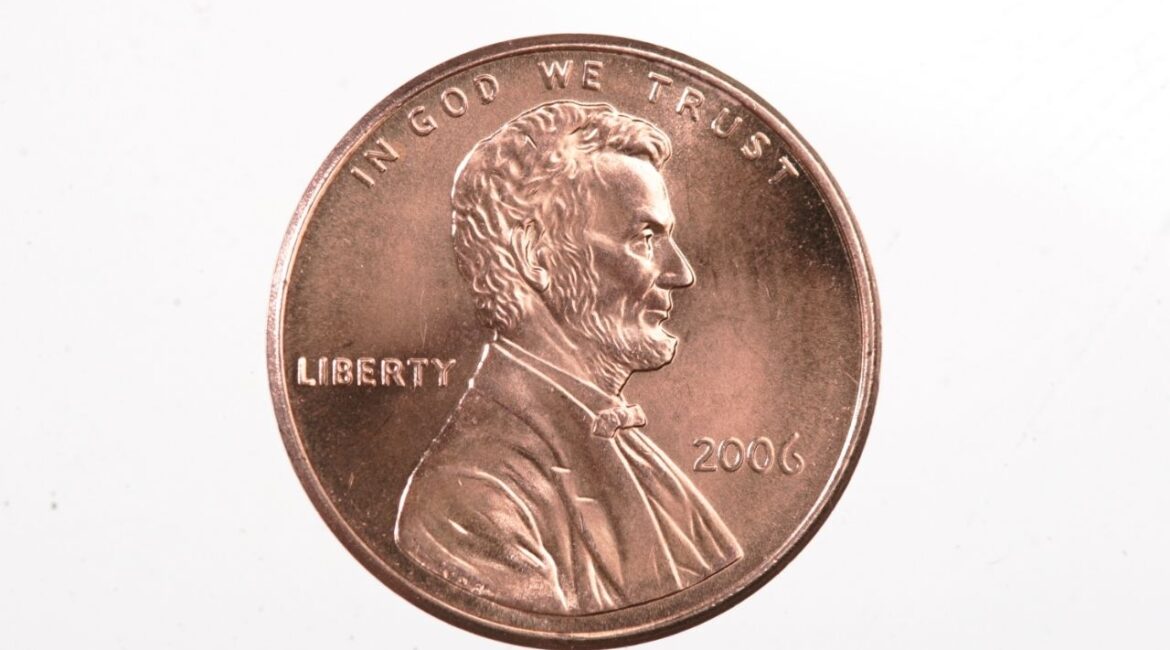 A one-cent U.S. penny coin, April 21, 2006. The American penny died on Wednesday, Nov. 12, 2025, in Philadelphia; the Treasury Department cited irrelevance and cost as the causes. (Tony Cenicola/The New York Times)
