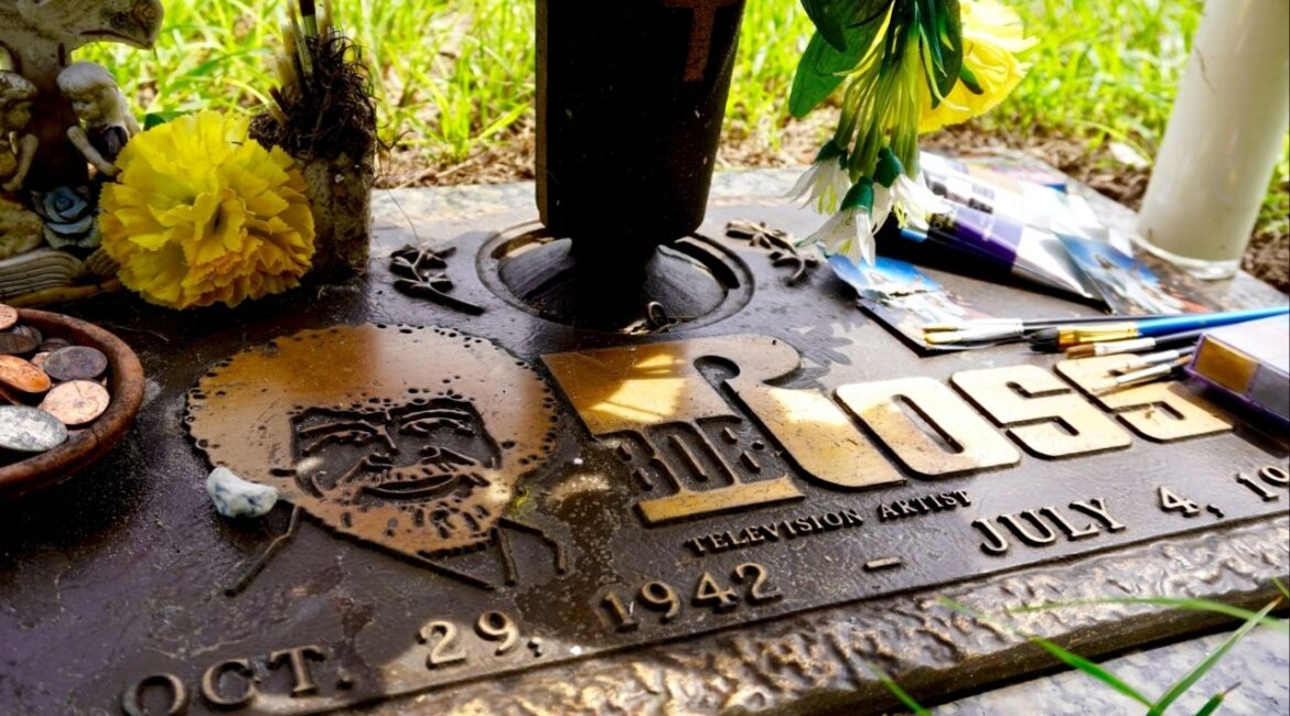 Asset id: 2035052009 Gotha, Florida -2021: Grave of Bob Ross. Robert Norman Ross was an American painter, art instructor and television host. He was the creator and host of "The Joy of Painting." Happy Little Trees.