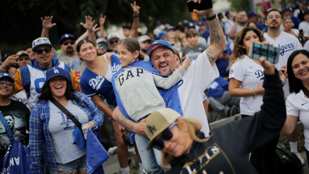 Baseball - MLB - World Series - Los Angeles Dodgers Victory Parade - Los Angeles, California, U.S. - November 3, 2025 Los Angeles Dodgers fans before the victory parade (Reuters/Daniel Cole)
