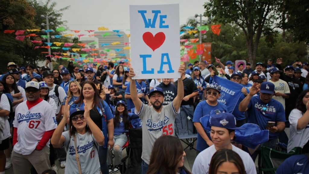 Baseball - MLB - World Series - Los Angeles Dodgers Victory Parade - Los Angeles, California, U.S. - November 3, 2025 Los Angeles Dodgers fans before the victory parade. (Reuters/Daniel Cole)