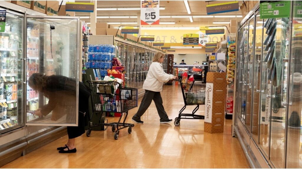 Food shoppers browse the aisles for groceries ahead of the Thanksgiving Day holiday at an Albertsons supermarket in Redmond, Washington, U.S., November 24, 2025. (Reuters/David Ryder)