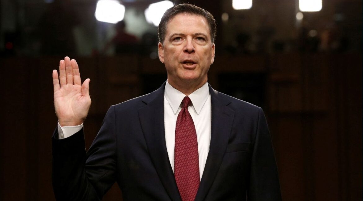 Former FBI Director James Comey is sworn in prior to testifying before a Senate Intelligence Committee hearing on Russia's alleged interference in the 2016 U.S. presidential election on Capitol Hill in Washington, U.S., June 8, 2017. (Reuters File)