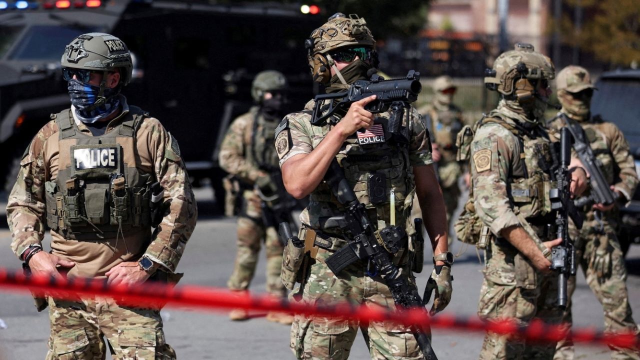 Law enforcement officers during a standoff with U.S. Immigration and Customs Enforcement (ICE) and federal officers in the Little Village neighborhood of Chicago, Illinois, U.S., October 4, 2025. (Reuters File)
