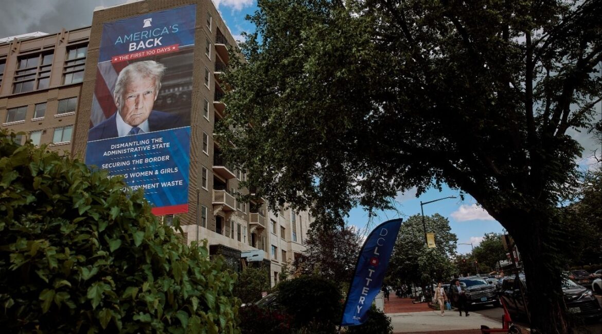 Outside the Heritage Foundation’s office in Washington, May 6, 2025. President of the Heritage Foundation Kevin Roberts, under fire for defending Tucker Carlson’s interview with Nick Fuentes, says he does not keep up with the news and simply read an aide’s script. (Jared Soares/The New York Times)