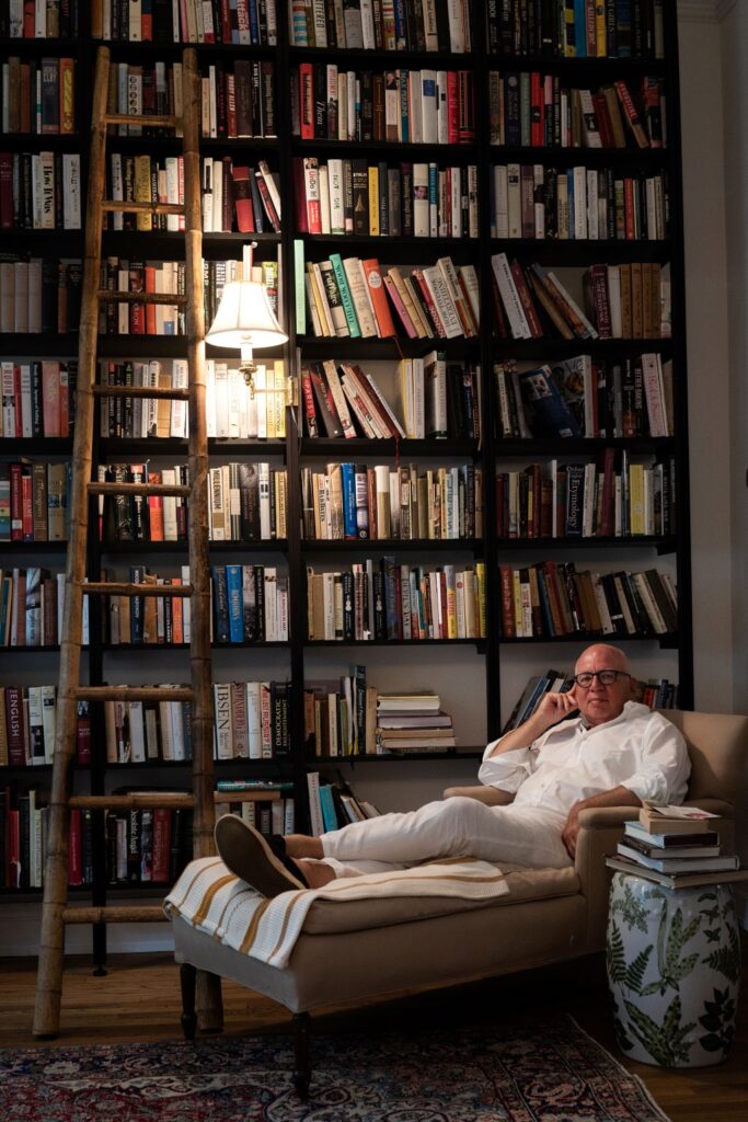 Image of author Michael Wolff in the library of his Manhattan home