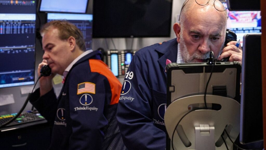 Traders work on the floor at the New York Stock Exchange (NYSE) in New York City, U.S., October 29, 2025. (Reuters/Brendan McDermid)
