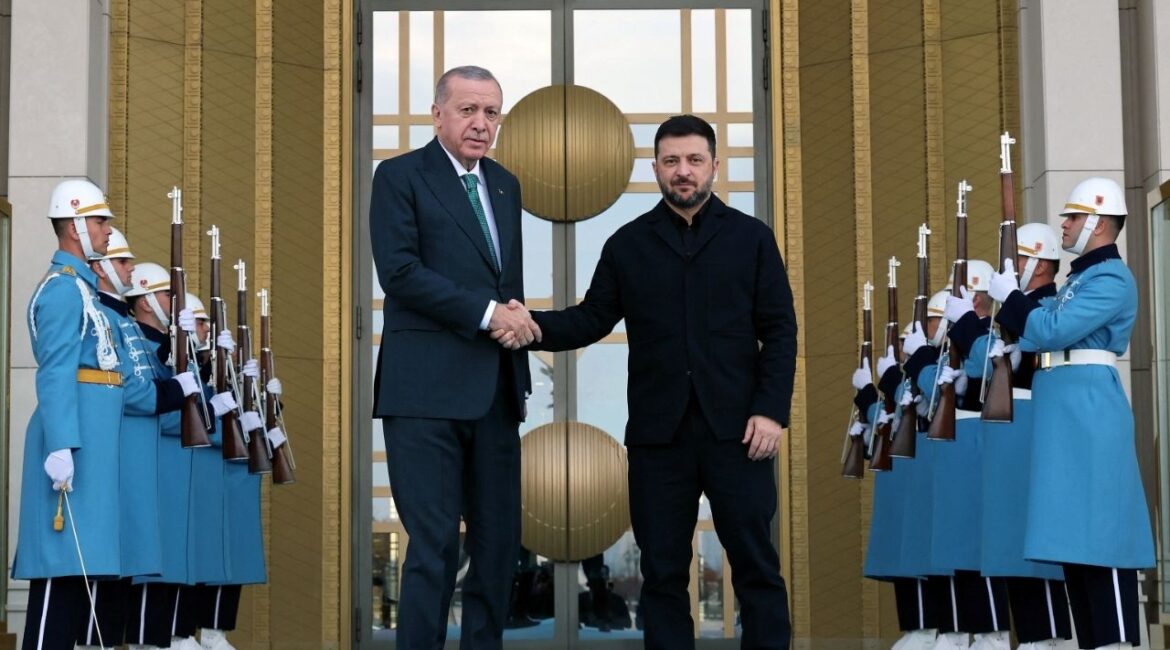 Turkey’s President Tayyip Erdogan welcomes Ukraine's President Volodymyr Zelenskiy at the Presidential Palace in Ankara, Turkey, November 19, 2025. (Murat Cetinmuhurdar/Turkish Presidential Press Office/Handout via Reuters)