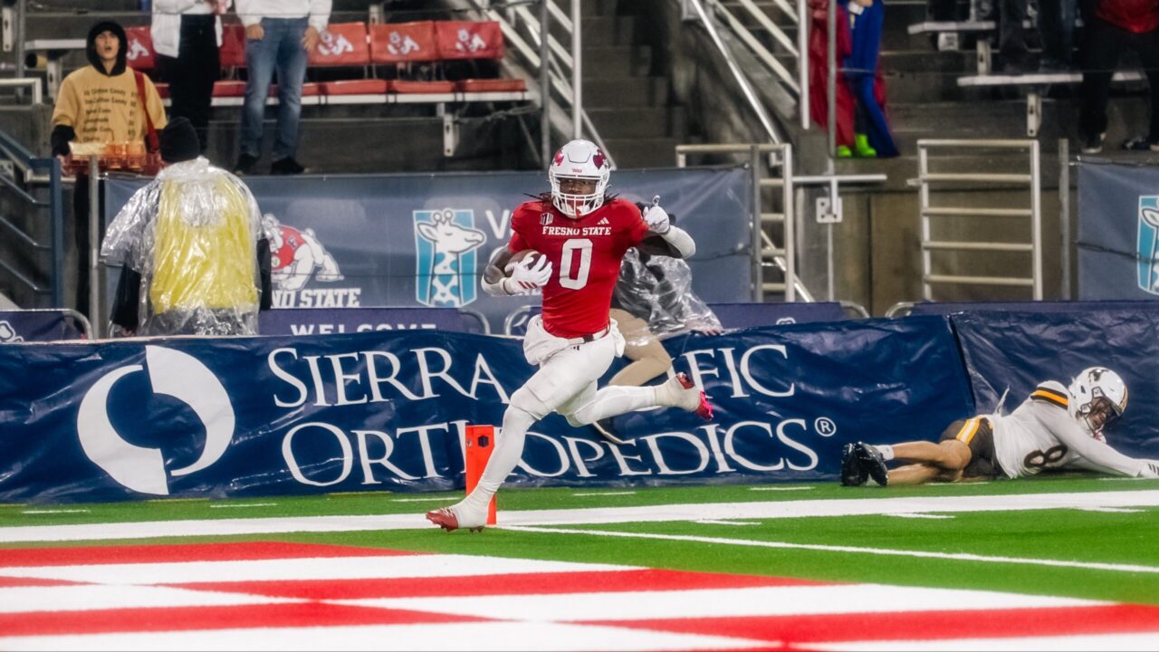 Johnathan Arceneaux motors to a 58-yard touchdown to give Fresno State a 17-3 lead