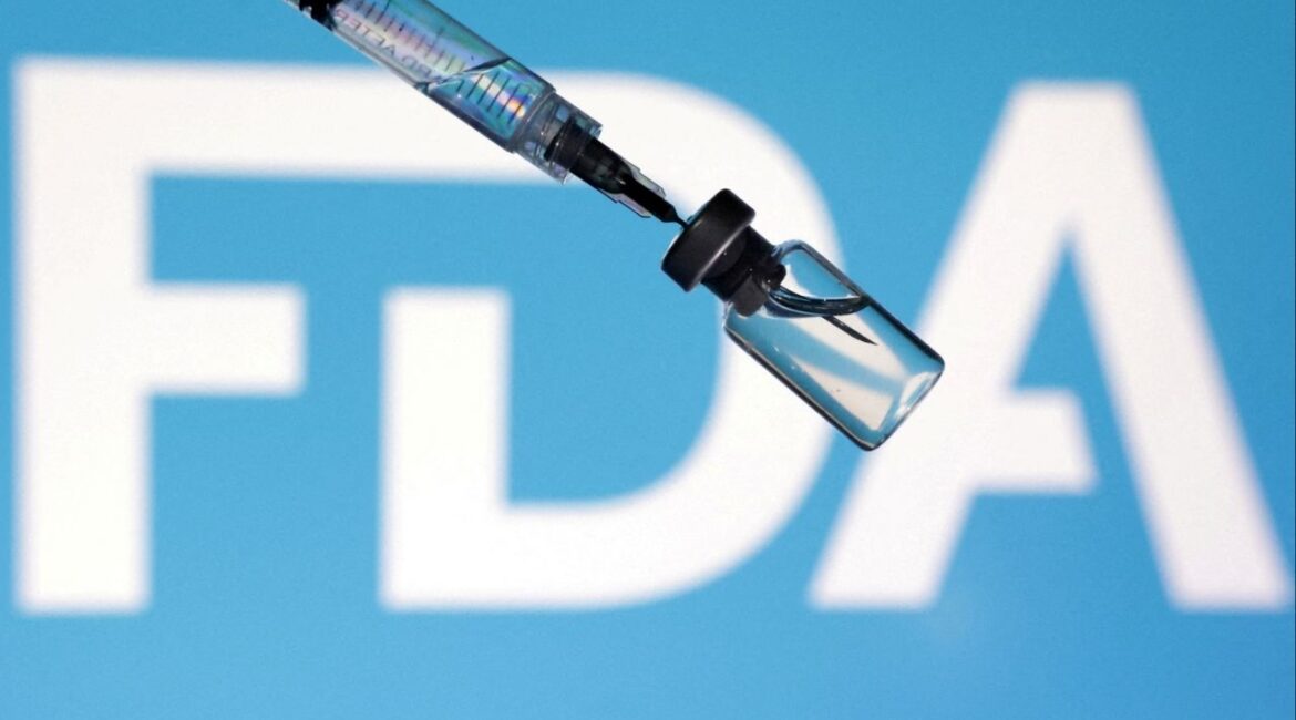 A U.S. Food and Drug Administration (FDA) logo, a syringe and a vial are seen in this illustration taken May 13, 2025. (Reuters File)