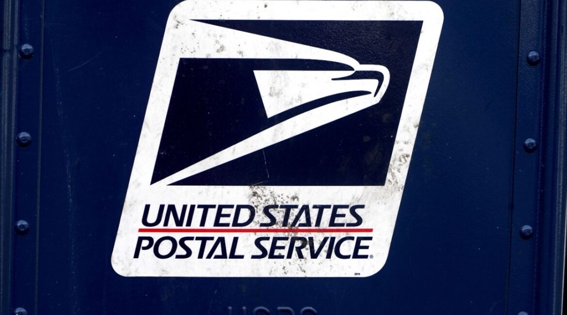 A U.S. Postal Service (USPS) logo is pictured on a mail box in the Manhattan borough of New York City, New York, U.S., August 21, 2020. (Reuters/Carlo Allegri)