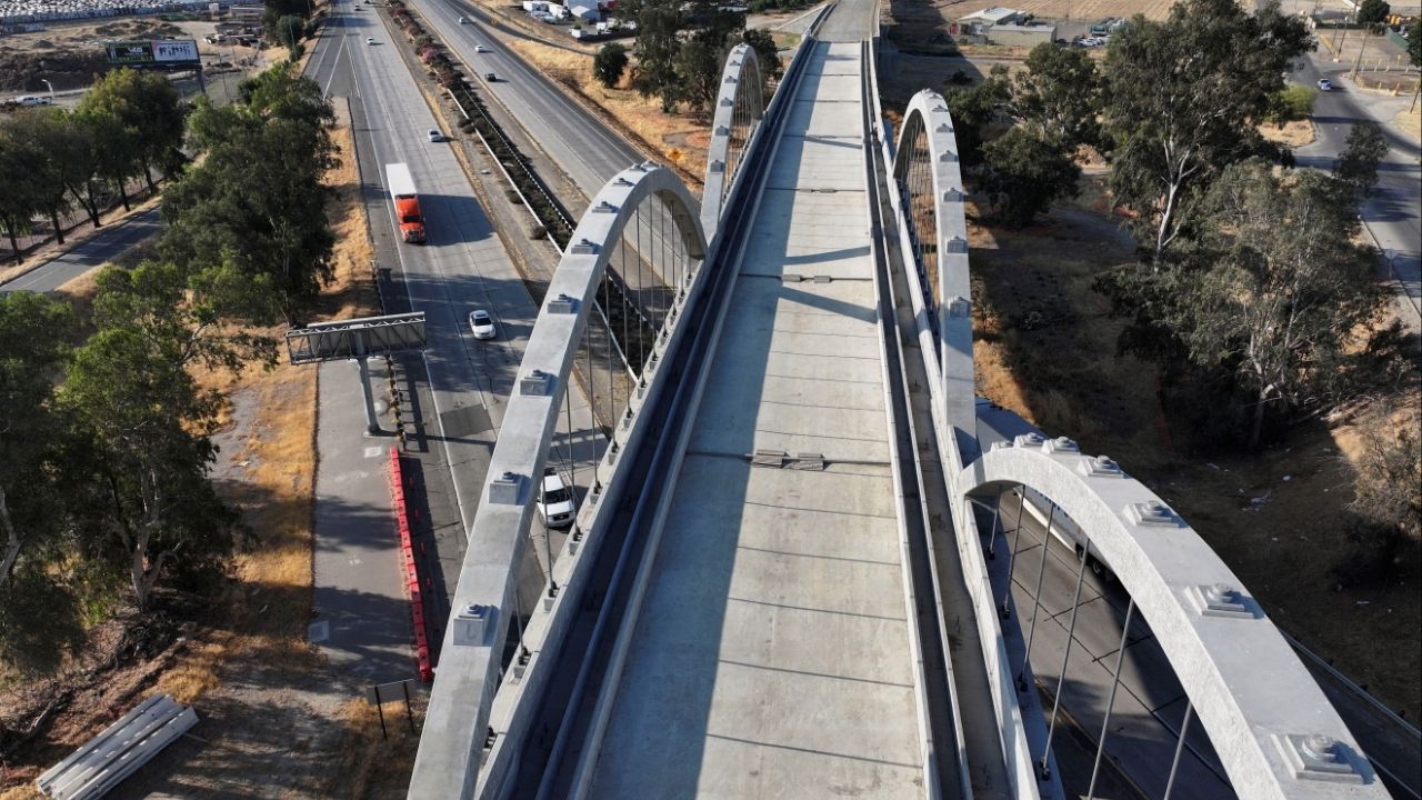 A drone view of a California High-Speed Rail Bridge where it crosses over Highway 99 in Fresno, California, U.S. June 8, 2025. (Reuters/Fred Greaves)
