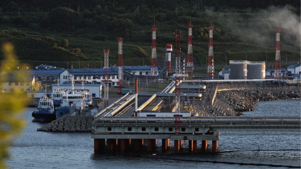 A view shows the crude oil terminal Kozmino on the shore of Nakhodka Bay near the port city of Nakhodka, Russia August 12, 2022. (Reuters/Tatiana Meel)