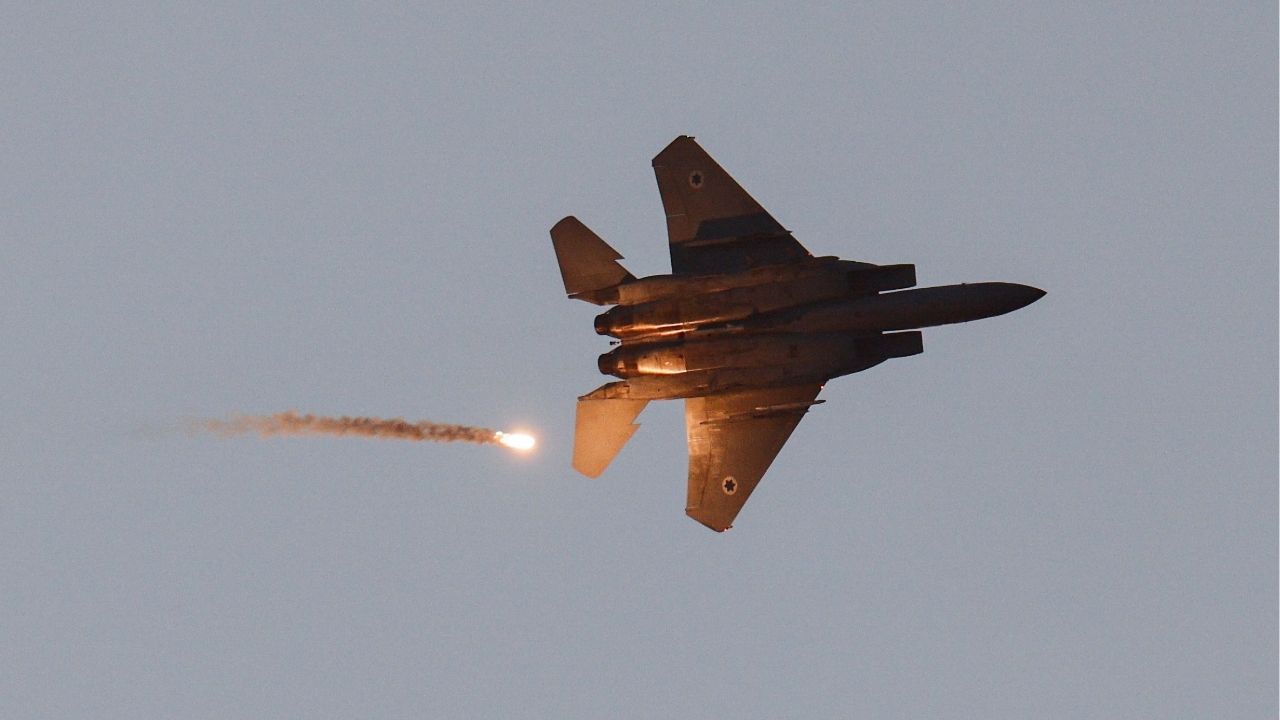 An F-15 jet releases a flare as it flies over Gaza, as seen from the Israeli side of the Israel-Gaza border, July 20, 2025. (Reuters/Amir Cohen)