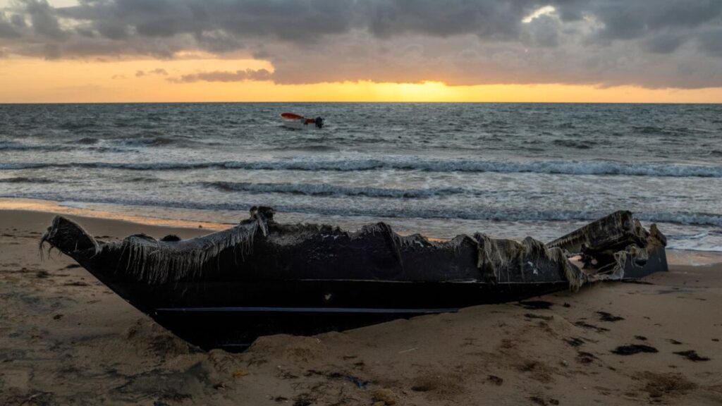 Image of the remains of a burned boat on the beach near Puerto Lopez, Colombia