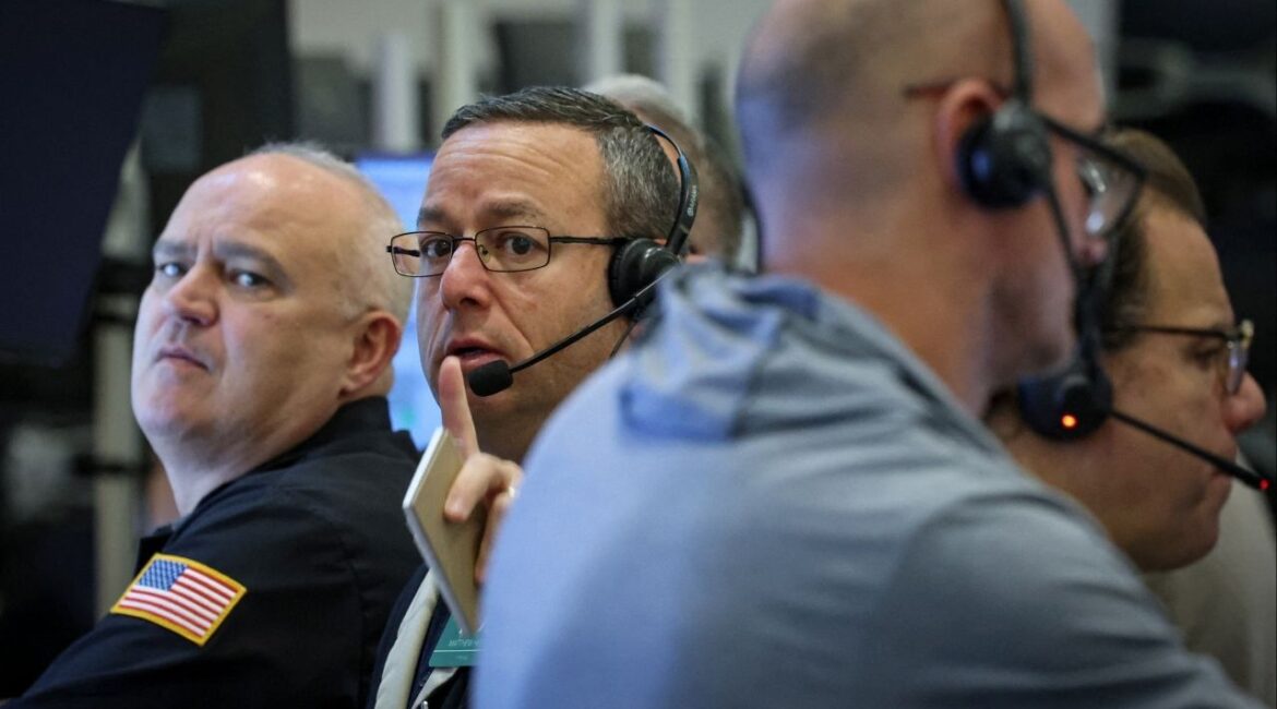 Futures-options traders work on the floor at the New York Stock Exchange's NYSE American (AMEX) in New York City, U.S., December 15, 2025. (Reuters/Brendan McDermid)