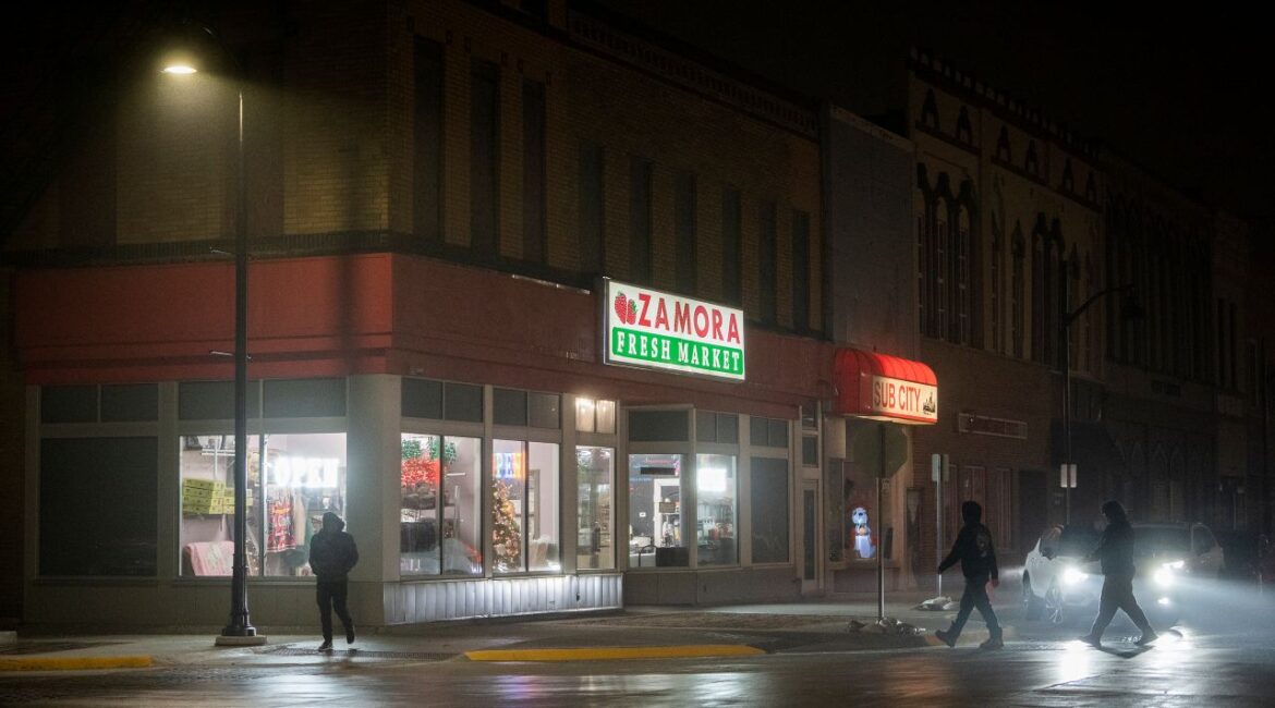 Image of a nearly empty street in the business district of Marshalltown, Iowa, on Christmas Eve 2025