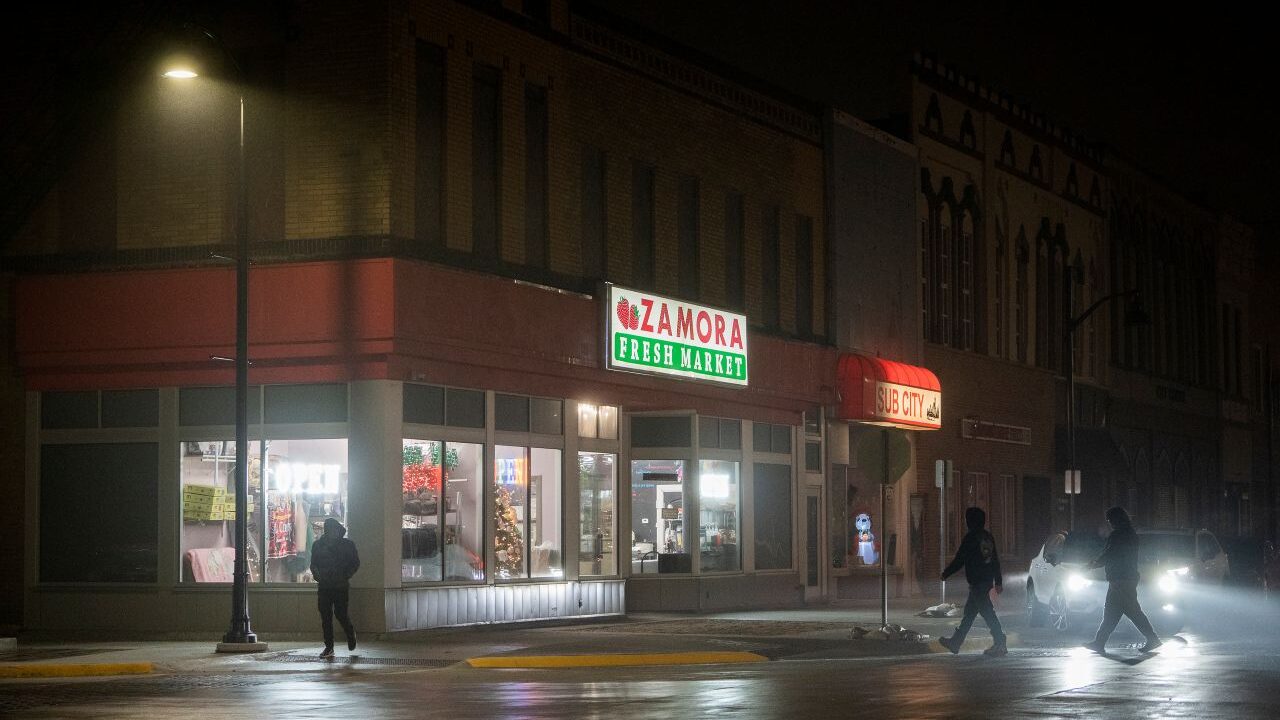 Image of a nearly empty street in the business district of Marshalltown, Iowa, on Christmas Eve 2025