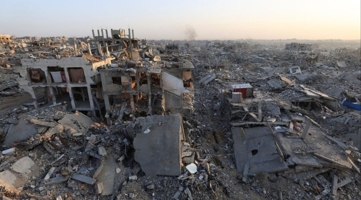 Piles of rubble and damaged buildings in Gaza City, November 24, 2025. (Reuters/Dawoud Abu Alkas)