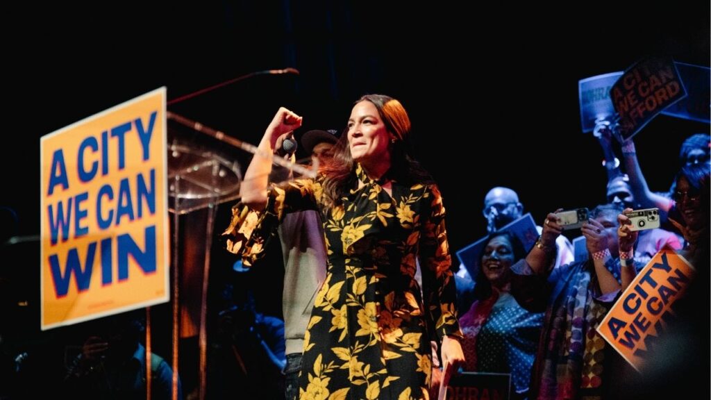 Rep. Alexandria Ocasio-Cortez (D-N.Y.) appears at a campaign rally for Zohran Mamdani after endorsing him for mayor in Manhattan, June 14, 2025. Ocasio-Cortez will deliver opening remarks at Zohran Mamdani’s mayoral inauguration on New Year’s Day, Mr. Mamdani’s transition team said on Tuesday, Dec. 30. (Shuran Huang/The New York Times)