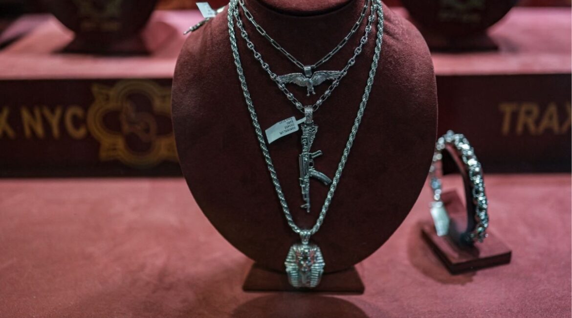 Silver jewelry displayed in New York City in Manhattan, New York City, U.S., October 15, 2025. (Reuters/Jeenah Moon)