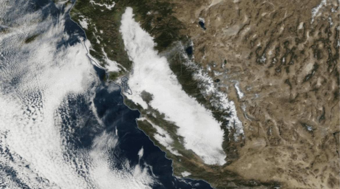 Satellite view of the Sierra Snowpack on Dec. 11 and Dec. 29, 2025