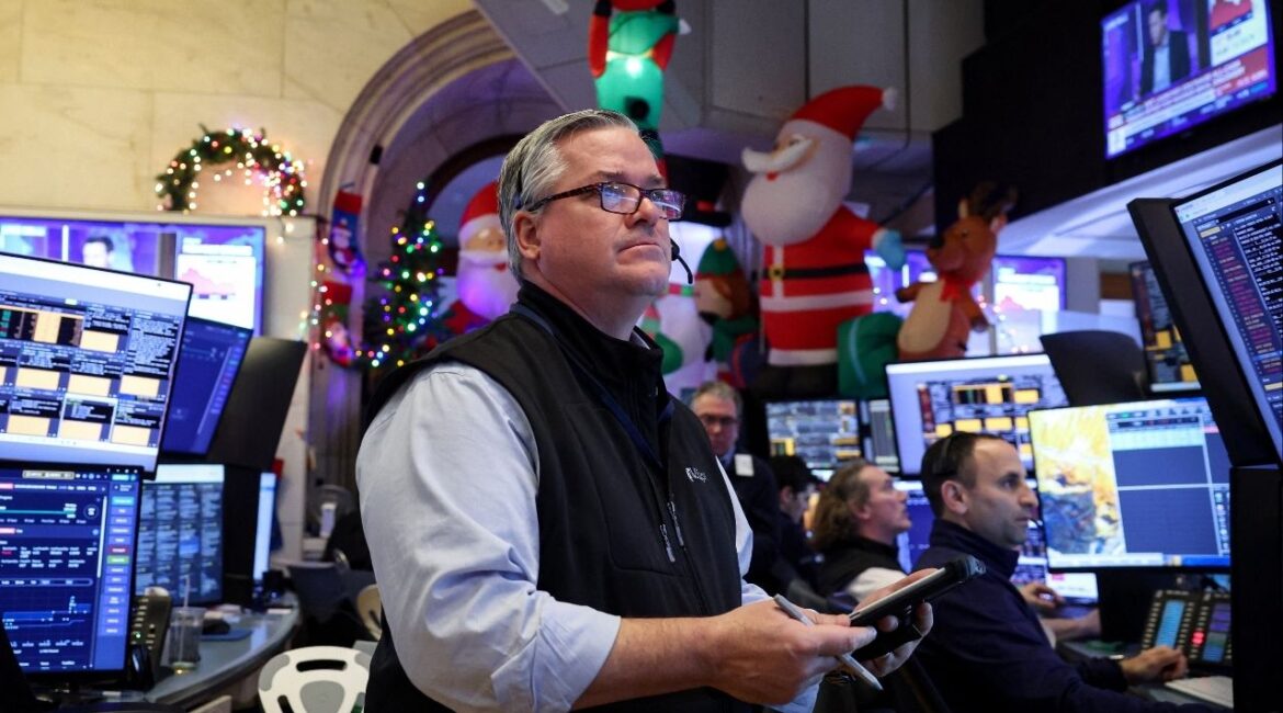 Traders work on the floor at the New York Stock Exchange (NYSE) in New York City, U.S., December 8, 2025. (Reuters/Brendan McDermid)