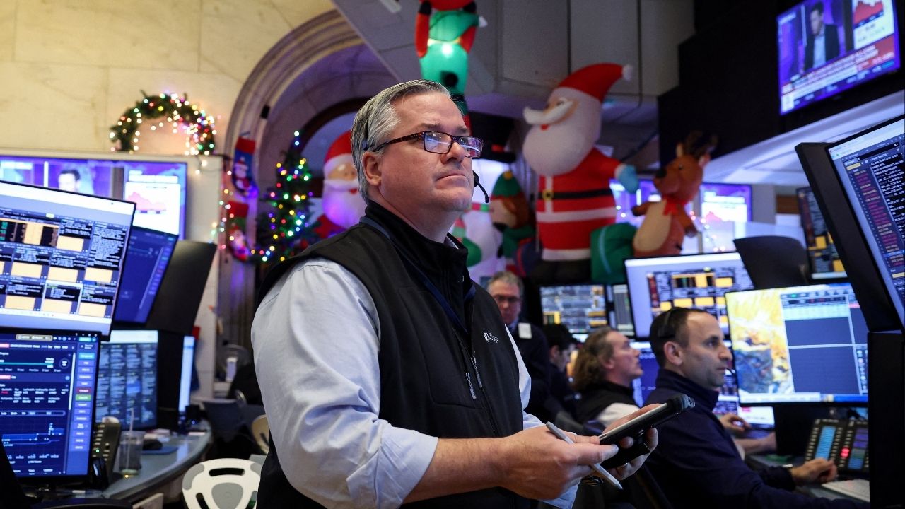 Traders work on the floor at the New York Stock Exchange (NYSE) in New York City, U.S., December 8, 2025. (Reuters/Brendan McDermid)