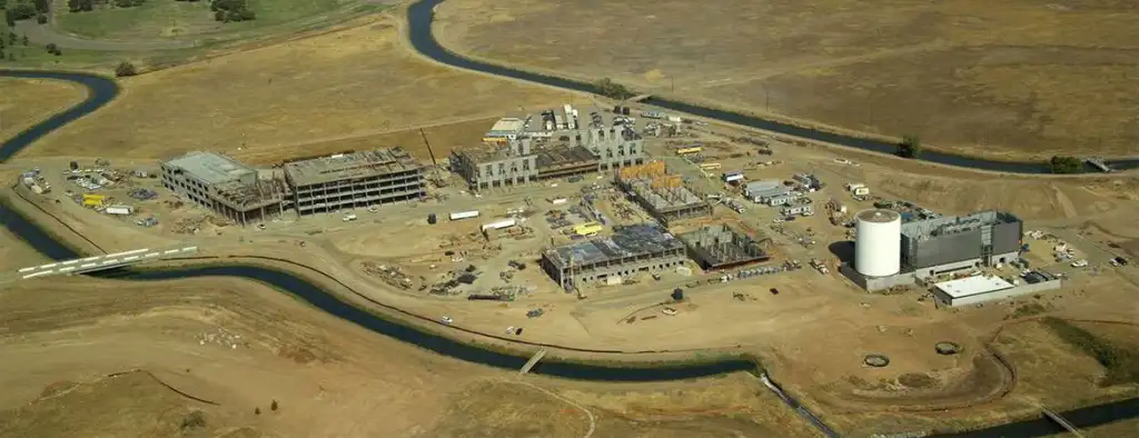 Image of an aerial view of UC Merced's initial construction in wide open ag land 
