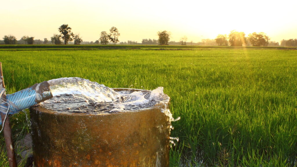Image of groundwater being pumped to grow crops