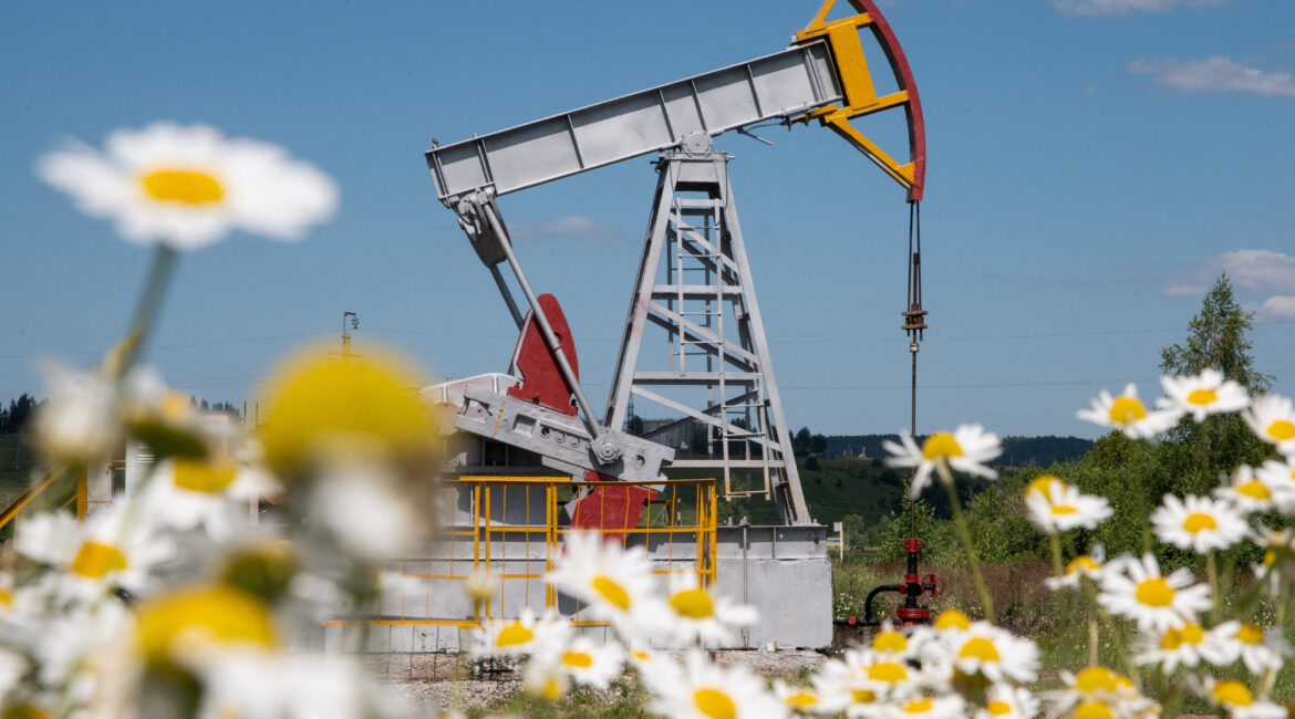 A view shows an oil pump jack outside Almetyevsk, in the Republic of Tatarstan, Russia July 14, 2025. Reuters/Stringer